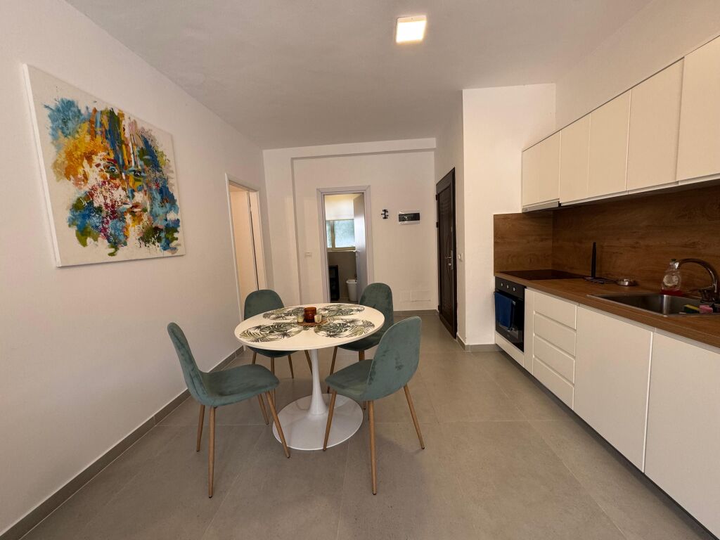 Shitet Apartament 1+1 Golem
