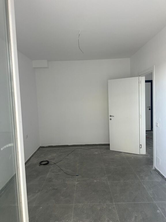 SHITET APARTAMENT 1+1 me Verand UNIVERS CITY