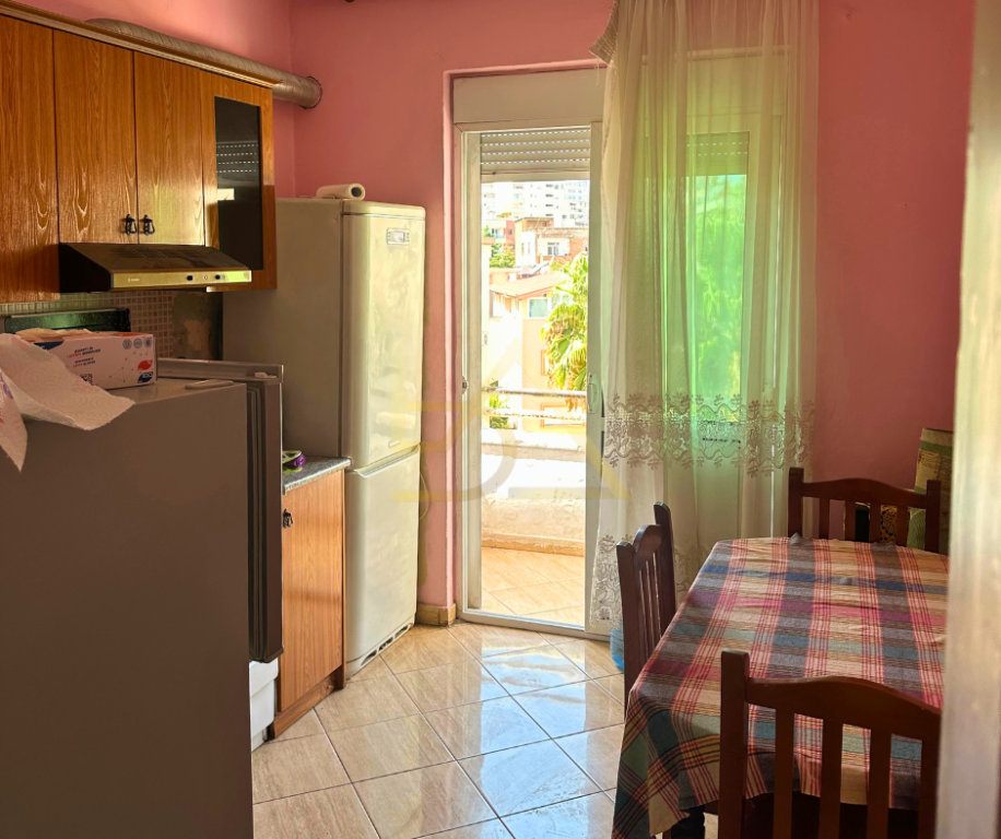 SHITET APARTAMENT 2+1 – BULEVARDI, DURRËS