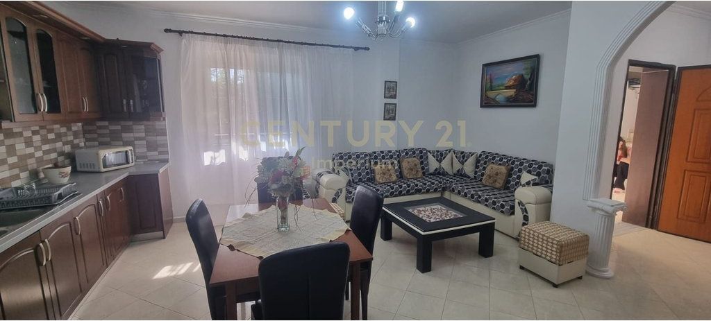 🏡 Shtëpi Private 2+1 me Qira – Kombinat, Tiranë