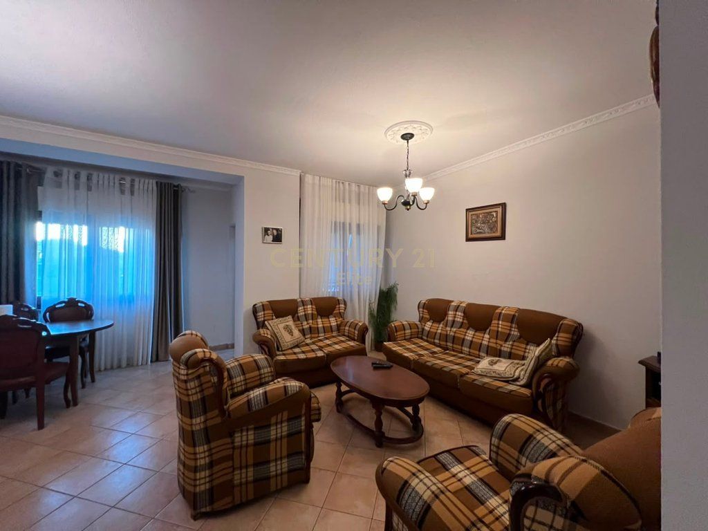 Appartamento 2+1+2 in affitto a Komuna e Parisit!