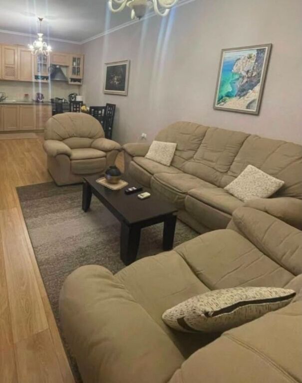 Jepet apartament 2+1 me qera tek Pallatet Cabej , Yzberisht , Misto Mame , Astir .