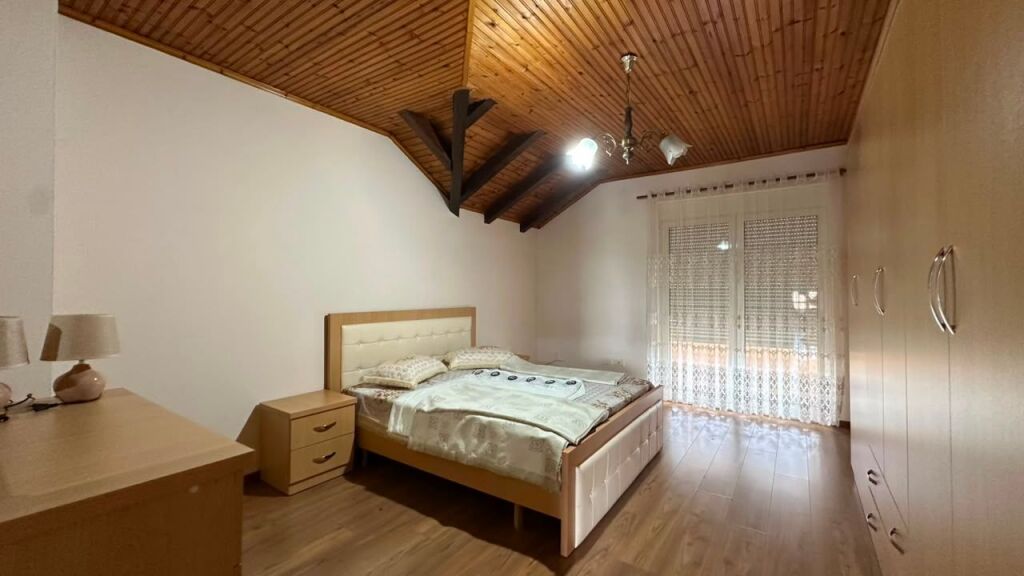 Apartament 3+1 per qira tek Xhamlliku