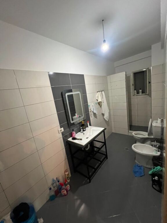 disponojmë apartament 2+1+2 për shitje pranë rrethit të astirit