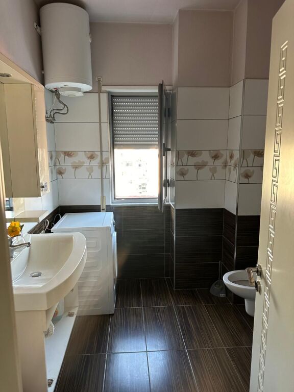 Appartamento Con Vista Mare E Porto 3+1+2 In Affitto, Durazzo!