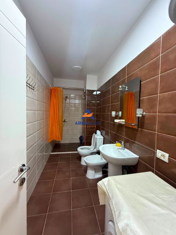 JEPET APARTAMENT ME QERA 2+1+BALLKON "KOMUNA E PARISIT" 70.000 LEKE