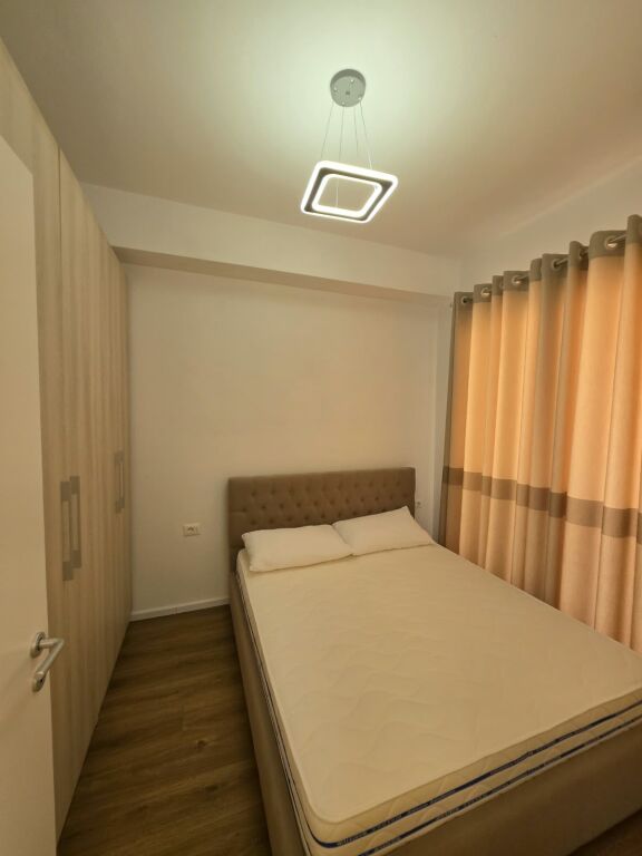 🏡 Apartament 1+1 me qera  📍Ali Demi, Kompleksi Mangalem   🏢 Kati 6 (me ashensor)  🛋️ I mobiluar  💰 Çmimi: 45.000 Lekë/Muaj