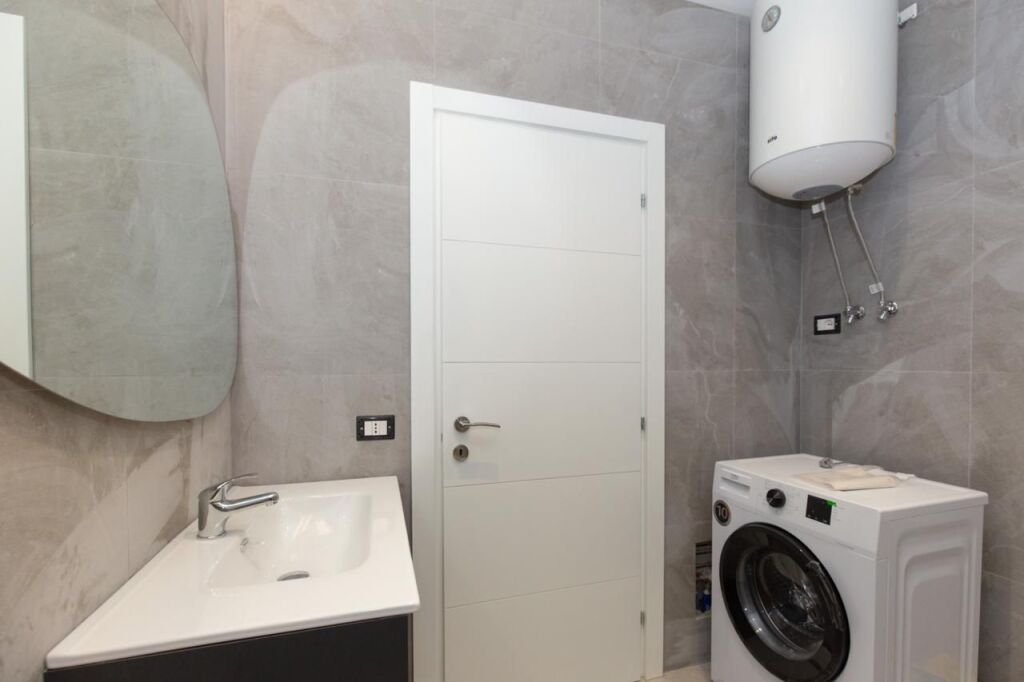 Apartament me qira 1+1, Jordan Misjaq
