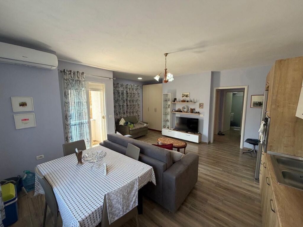 SHITET apartament 1+1 BUZE DETIT tek Shkëmbi i kavajës - Hotel "BELLAVISTA" DURRES