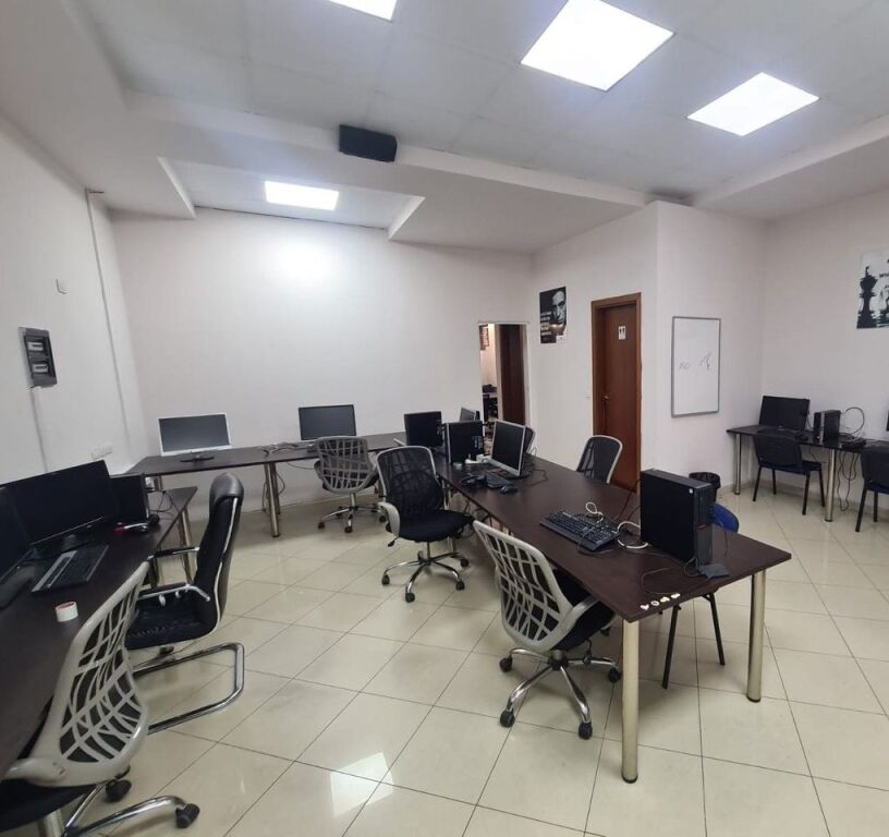 Commercial space for rent at Rruga e Kavajes, 21 Dhjetori.