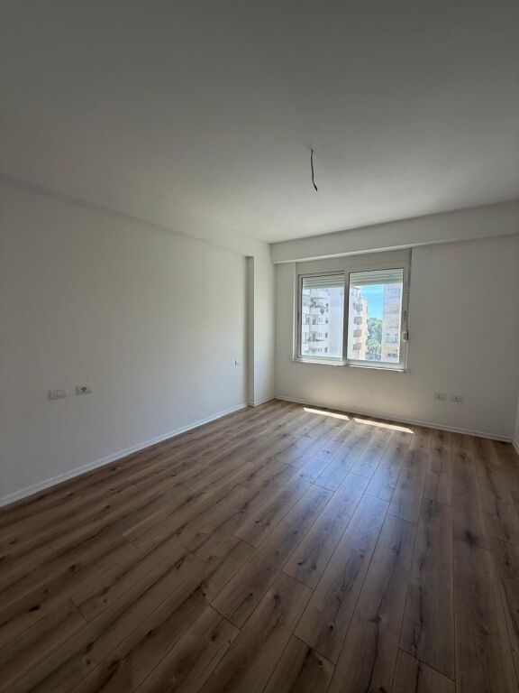 Shitet apartament 2+1 Iliria
