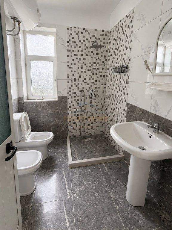 Affitto – Appartamento 1+1 | Palazzo con Freccia, Tirana