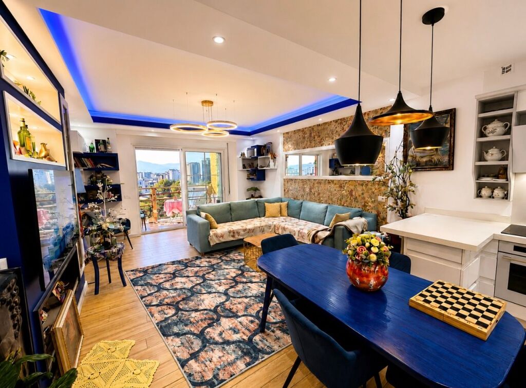 Shitet apartament 2+1+2