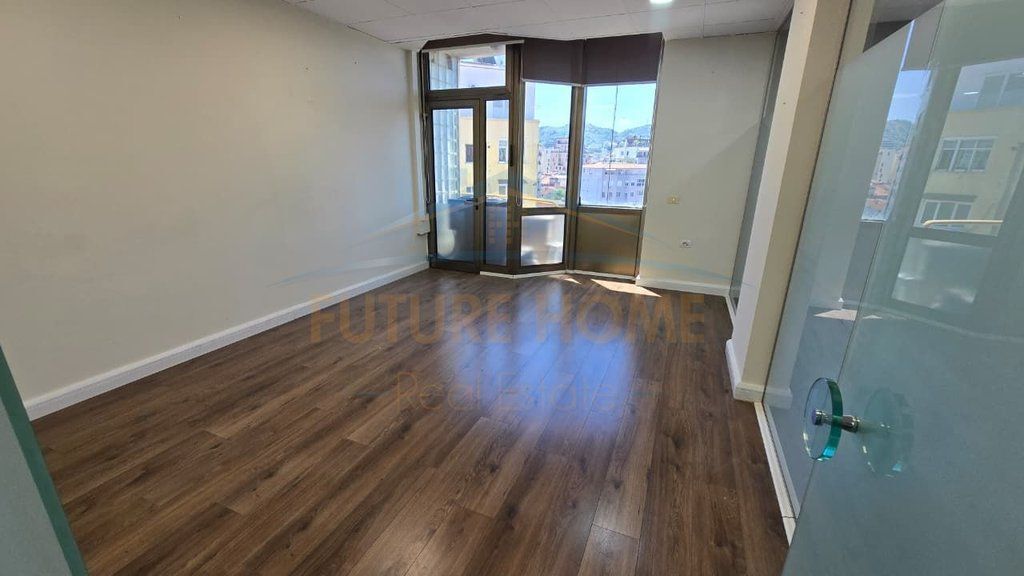 Affittiamo  Spazio per Uffici, Bllok.