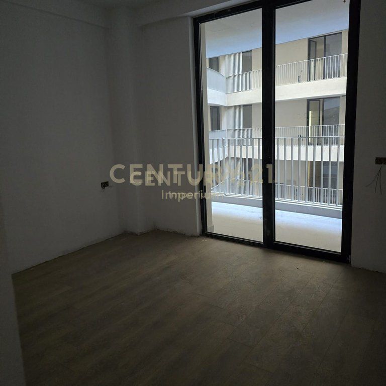 Apartament 2+1+2 me vend parkimi për qira – Ideal për zyra/ biznese të ndryshme