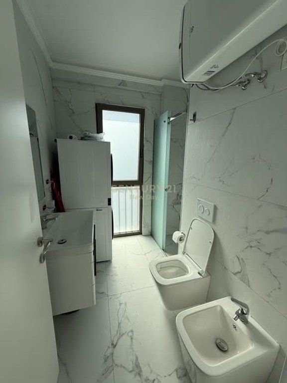 Apartament i sapo mobiluar me qira  post parkimi