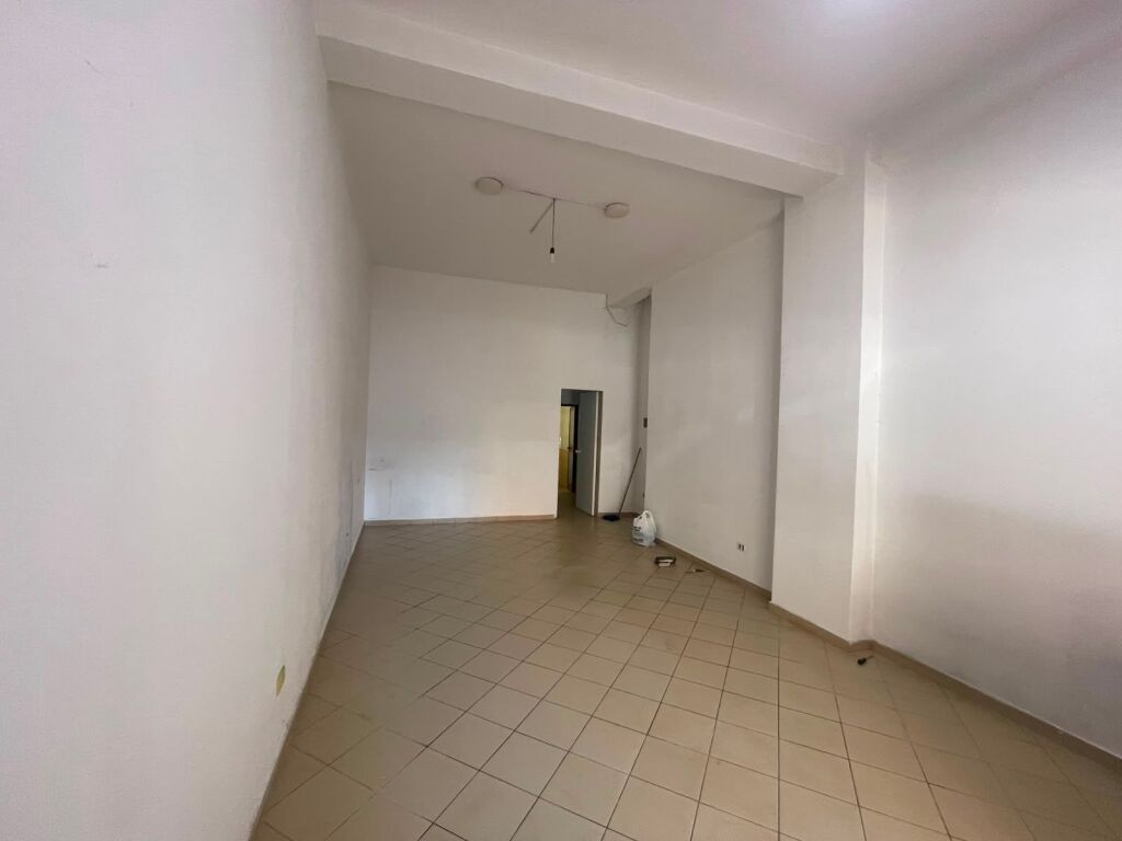 NEGOZIO 47 m² IN AFFITTO YZBERISHT