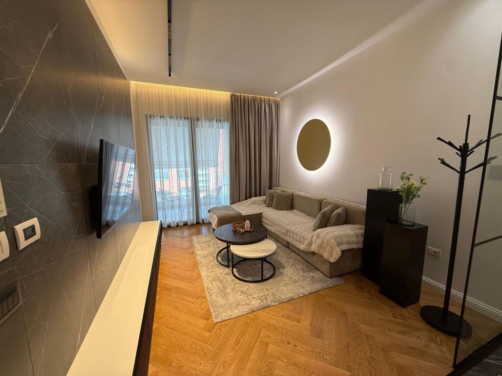 Qera | Apartament 1 + 1 + Post Parkimi | Kompleksi Delijorgji | 1200 €/muaj