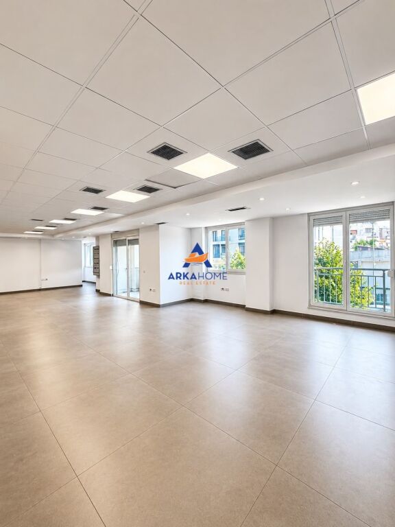 VENDITA AMBIENTE COMMERCIALE/UFFICIO 450 M2 "COMUNE DI PARIGI" 1.575.000 EURO