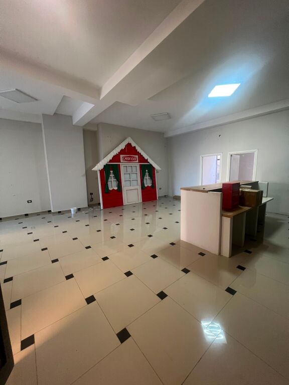 Shop for rent in Astir 45,000 ALL/month.