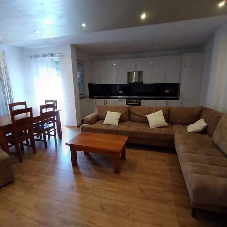 5maj, jepet me qera apartament  2+1.