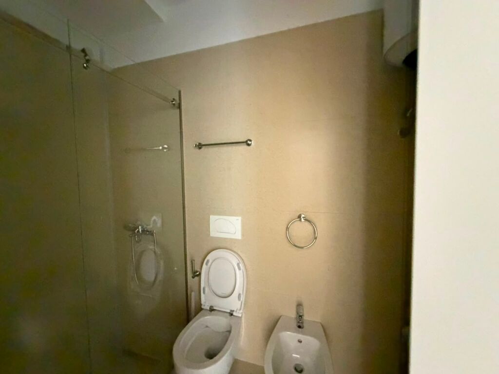 Shitet Apartament 1+1+verande te Mali Robit