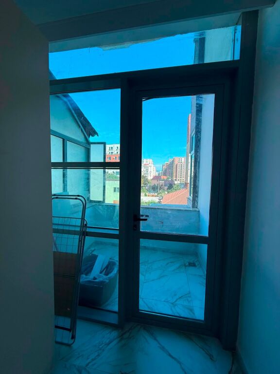 Jepet me qera apartment 2+1 te rruga Dritan Hoxha Inteza Sanpaulo bank  70000 lek
