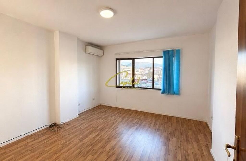 LOCALE COMMERCIALE IN AFFITTO 75 M2 VIA KOSOVAREVE 60.000 LEKE
