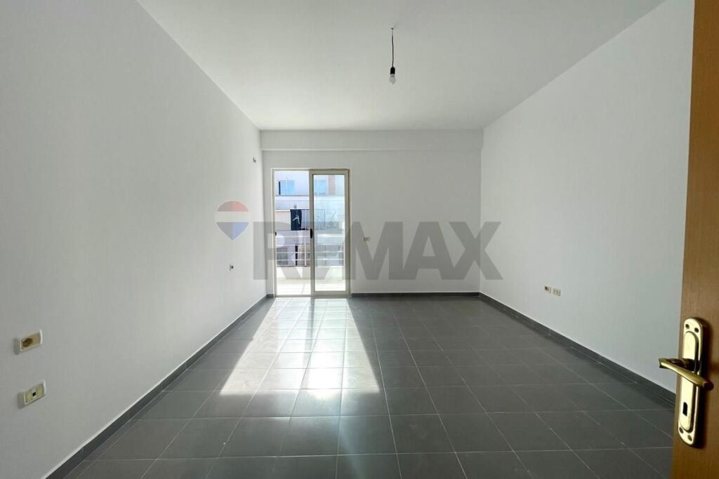 Apartament ne shitje, 2+1 tek KMY, Yzberisht