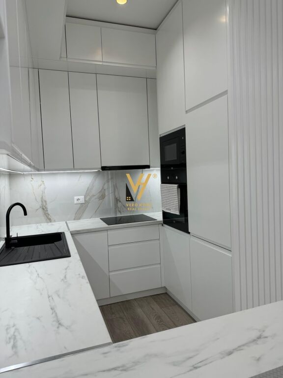 JEPET APARTAMENT 2+1 ME QIRA NE VLORE 90.000 LEKE