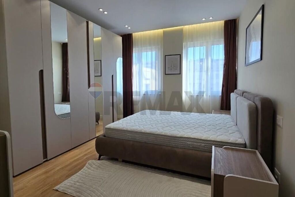 Apartament - Për Shitje - Qendra Kristal, Tiranë