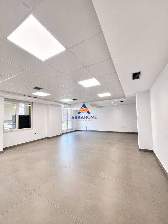 VENDITA AMBIENTE COMMERCIALE/UFFICIO 450 M2 "COMUNE DI PARIGI" 1.575.000 EURO