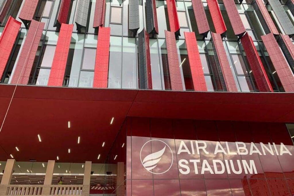 LOCALE IN AFFITTO PER UFFICI 500 M2 "STADIO AIR ALBANIA" 14.500 EURO