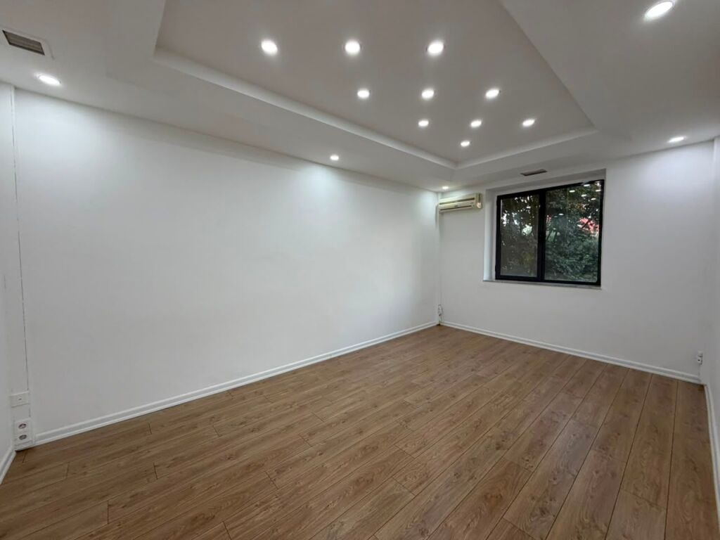 Office space for rent at Zogu i I Boulevard.