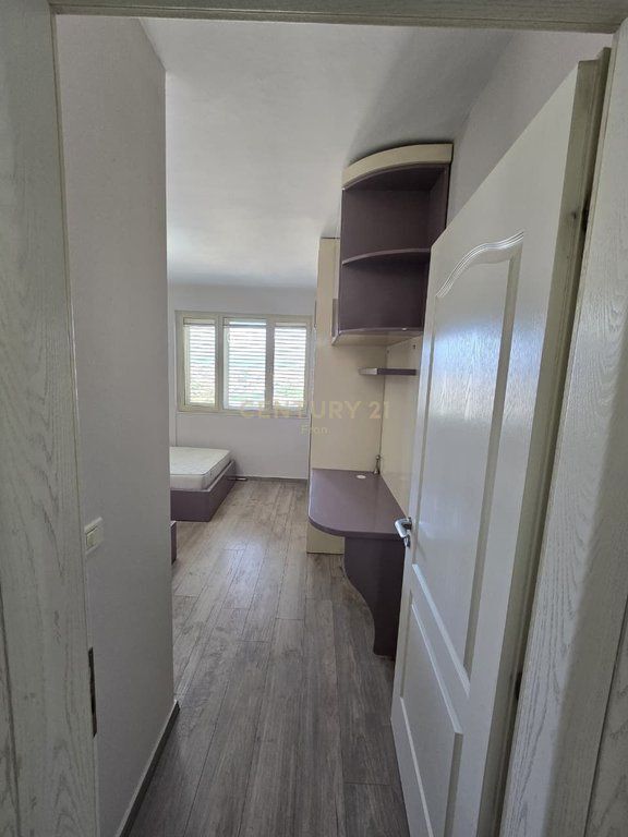 Shitet apartament tek Casa Italia