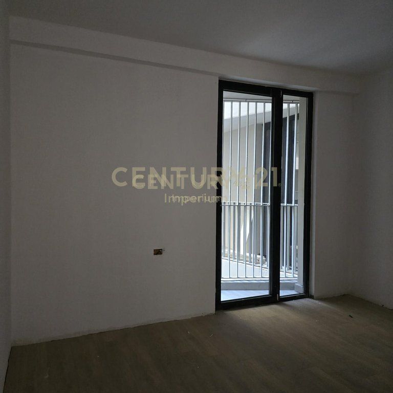 Apartament 2+1+2 me vend parkimi për qira – Ideal për zyra/ biznese të ndryshme