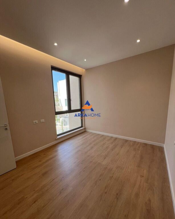 JEPET VILE ME QERA 3 KATESHE "GREEN VALLEY, LIQENI I THATE" 250.000 LEKE
