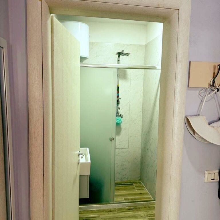 SHITET apartament 1+1 BUZE DETIT tek Shkëmbi i kavajës - Hotel "BELLAVISTA" DURRES