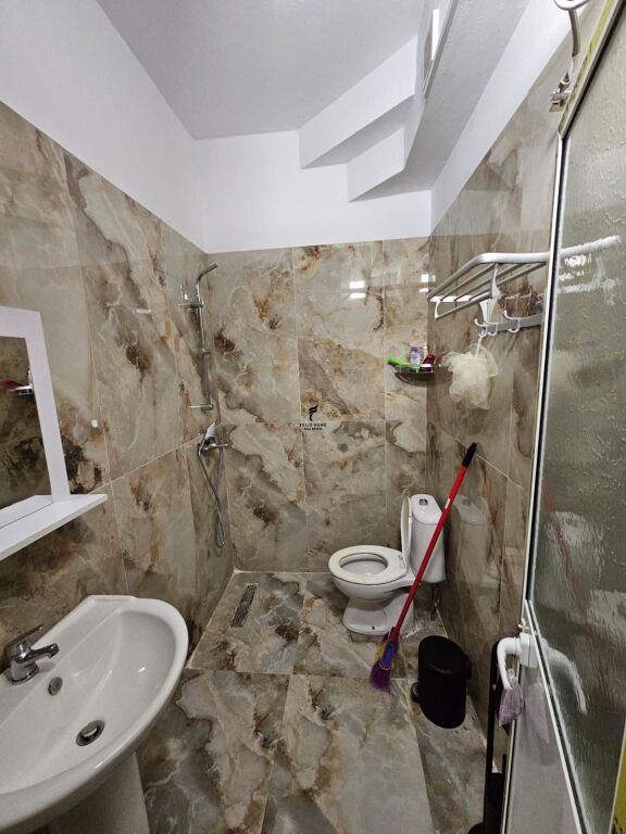 APARTAMENT ME QERA 1+1 ALI DEMI 40.000 LEKE FH-89542