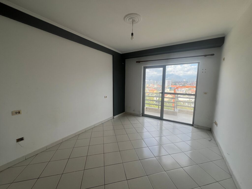2+1 In Affitto, Astir, Bar Artisti, Vuoto