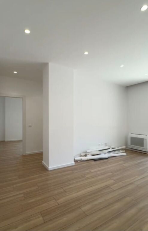 Affittasi appartamento 3+1+2 per ufficio in Via Myslym Shyri .