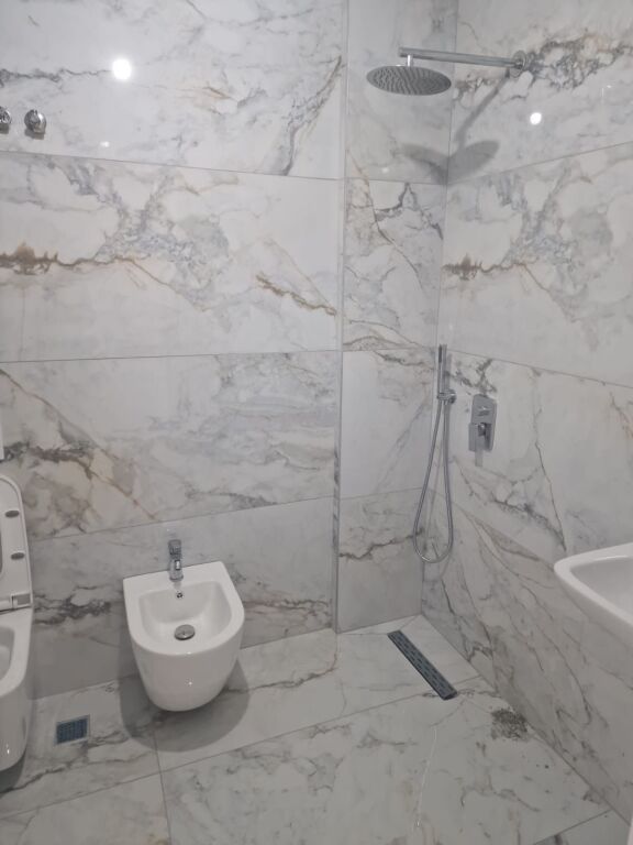Apartment 2+1+2 bathrooms empty for rent for offices or residence at "Dritan Hoxha" Street