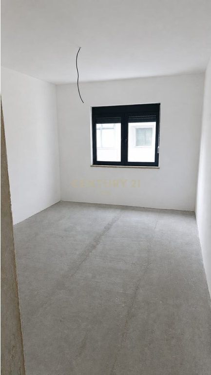 Shitet apartament 3+1+2 tualete tek Myslym Shyri!