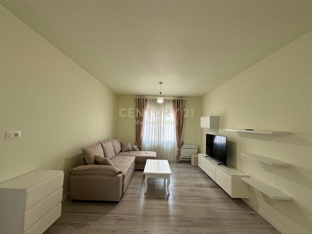 Appartamento 2+1+2 in affitto in Via Dritan Hoxha, Laprakë
