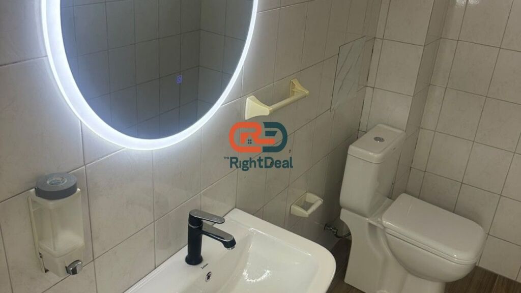 In Centro, All'inizio del Viale Zogu 1, Locale in Affitto, Ideale per Uffici o Cliniche!!!