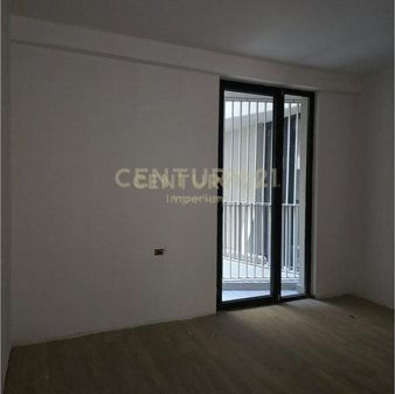 Apartment 2+1+2 with parking space for rent – Ideal for offices/ various businesses