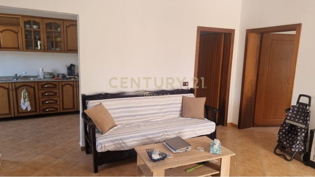 Shtepi private 2+1 Me Qira tek Spitali Ushtarak, Tiranë - 400€