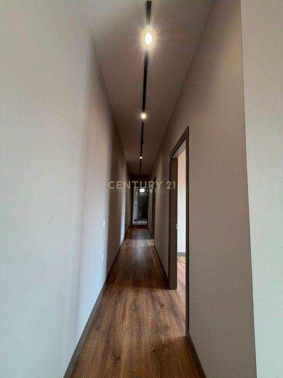 APPARTAMENTO 3+1+2 IN AFFITTO | PETRO NINI 1.650 € /Mese 1.500.000 Lek /Mese