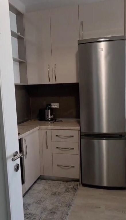 Apartament me qera 1+1 - 📍Astir, prane rrethit, rruga Tom Plezha - 480 mije leke