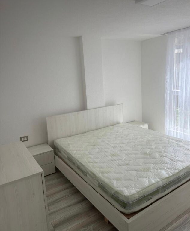 Jepet me qira hyrje 1+1 në 5-Maj